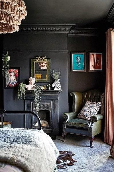 20 Cozy Dark Feminine Bedroom Ideas Worth Pinning 8 Black Lacquered Nightstands