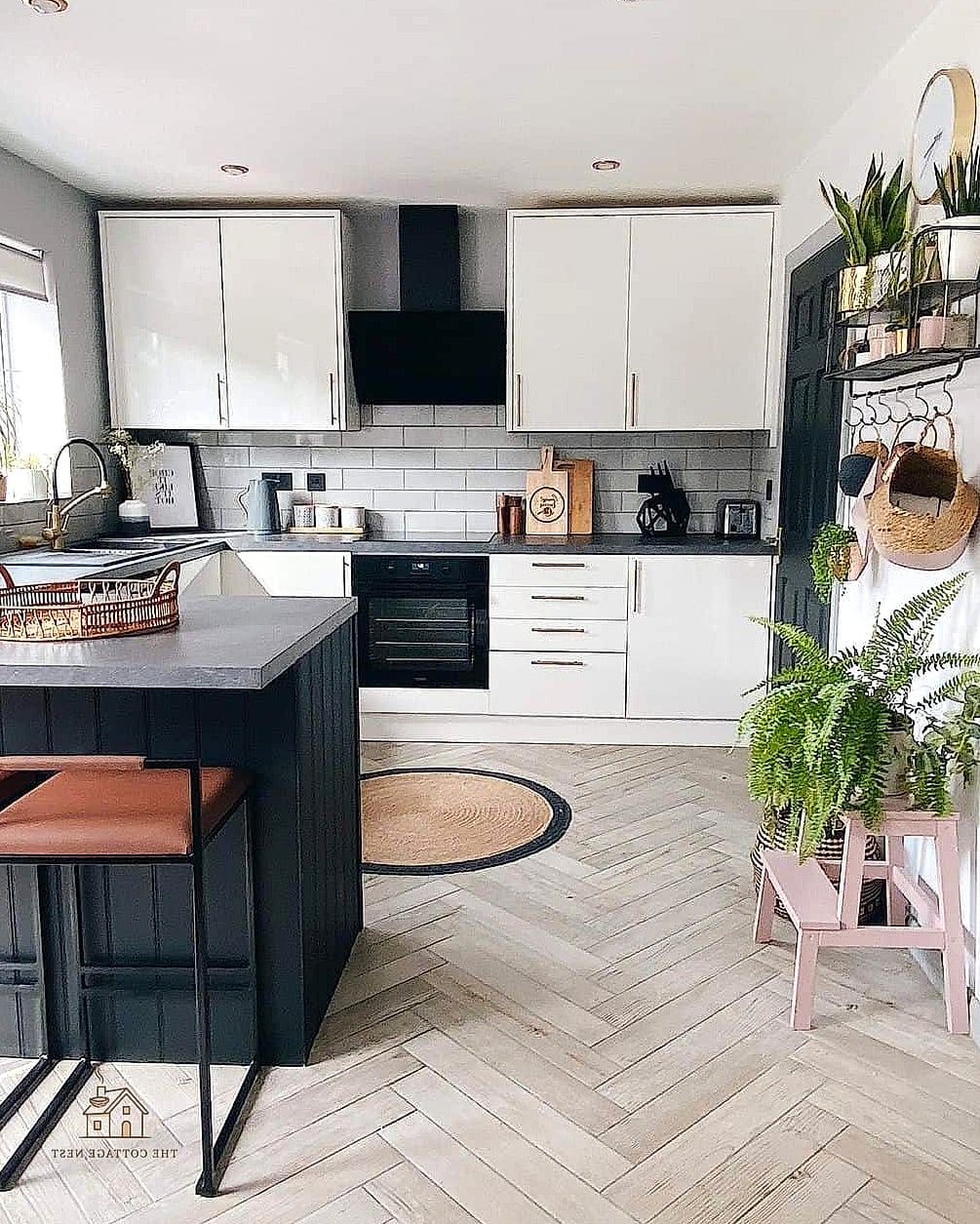 15 Chic Black And White Bedroom Ideas for a Beautiful Home 5 Black and White Herringbone Floors
