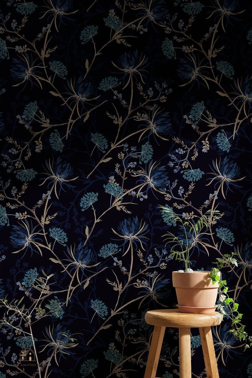 35 Gorgeous Blue Bedroom Ideas That Are Totally Doable 21 Blue Botanical Wallpaper