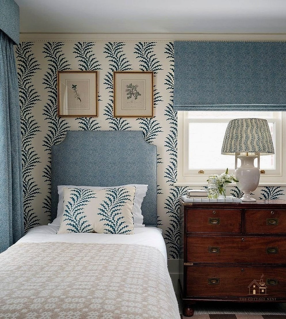 30 Cozy Blue Bedroom Decor Ideas Worth Pinning 17 Blue Botanical Wallpaper