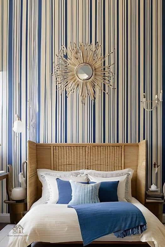 35 Gorgeous Blue And Cream Bedroom Ideas That Are Totally Doable 7 Blue and Cream Striped Wallpaper