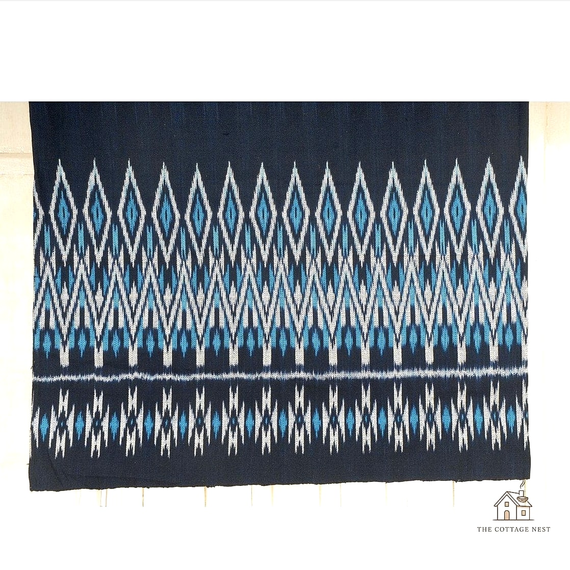 35 Gorgeous Blue And Cream Bedroom Ideas That Are Totally Doable 19 Blue and Cream Ikat Print Bedding