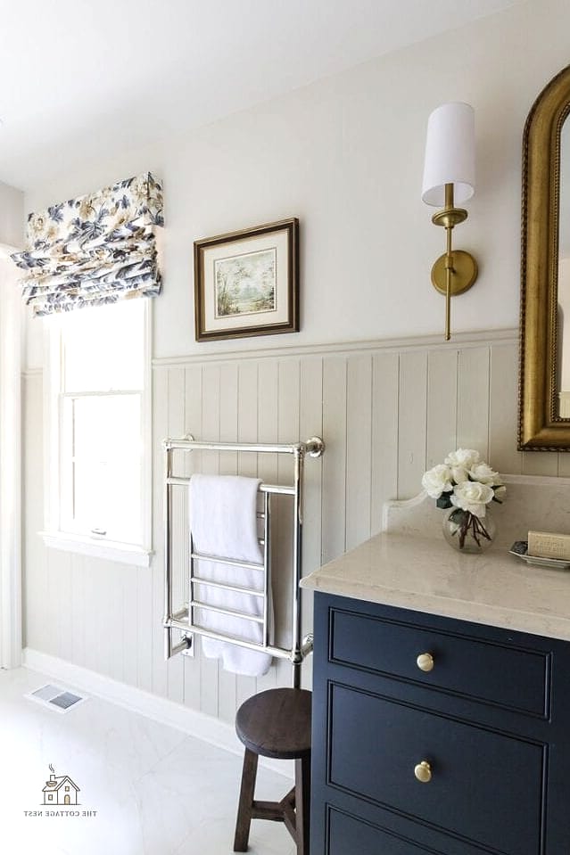35 Gorgeous Blue And Cream Bedroom Ideas That Are Totally Doable 28 Blue Wainscoting with Cream Above