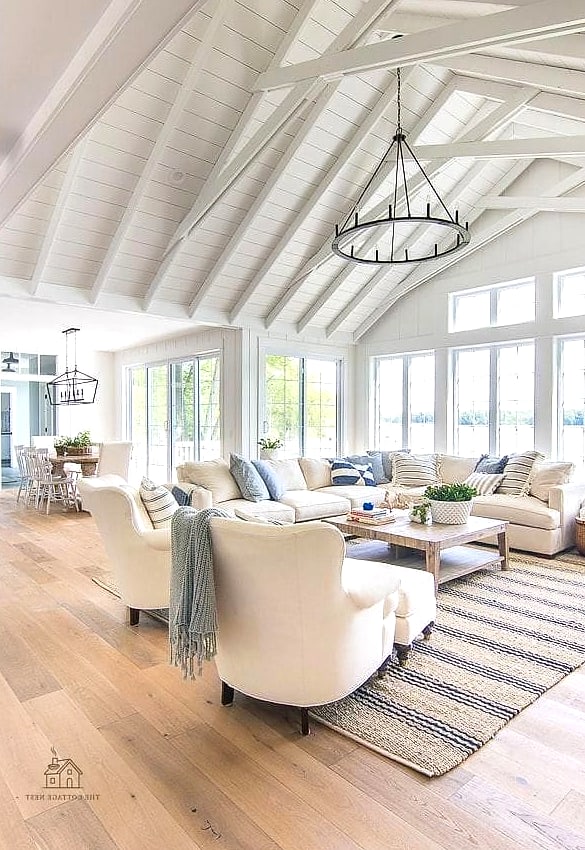 35 Chic Lake House Bedroom for a Beautiful Home 5 Blue and White Striped Bedding