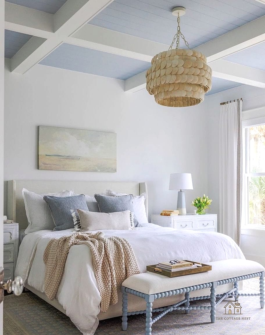 35 Gorgeous Coastal Bedroom Ideas That Are Totally Doable 34 Bring in a Ceiling Fan With Wood Blades