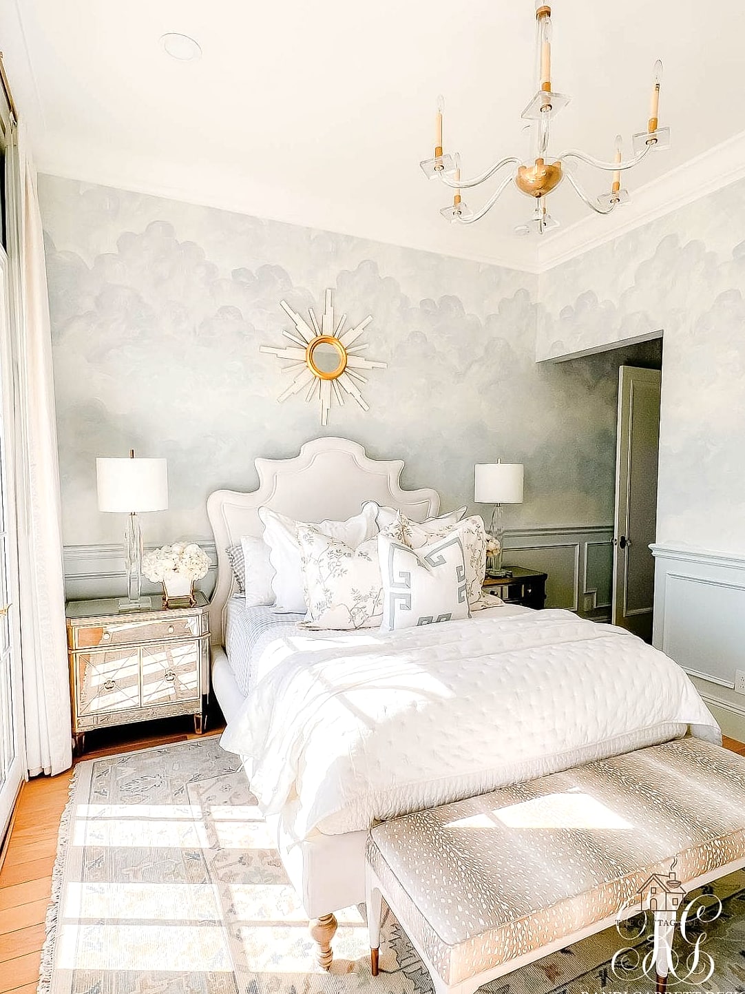 30 Dreamy Guest Bedroom Ideas to Try This Season 22 Choose a Platform Bed for a Modern Look