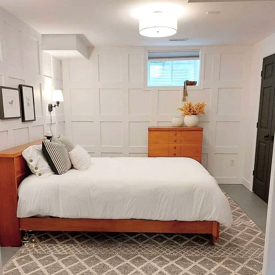 20 Cozy Bedroom Wainscoting Ideas Worth Pinning 1 Classic Raised Panel Wainscoting