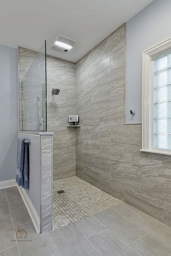 Curbless Entry for a Seamless Look