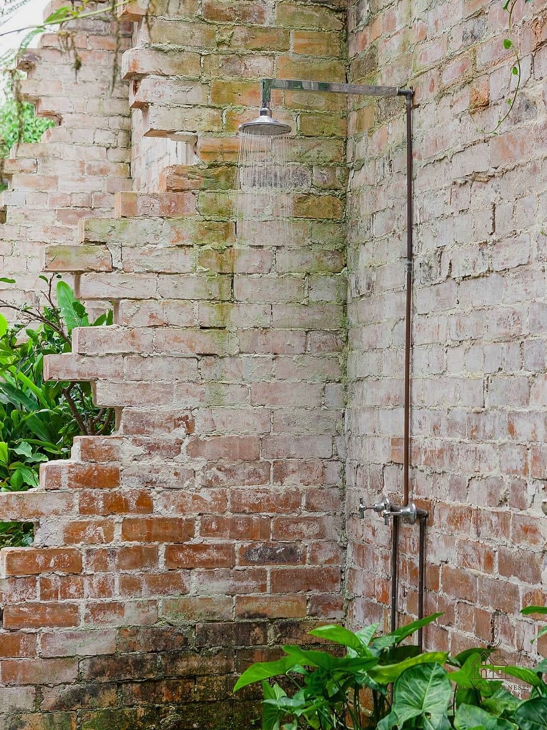 25 Stunning Outdoor Shower Ideas You'll Absolutely Love 20 Exposed Brick Backdrop