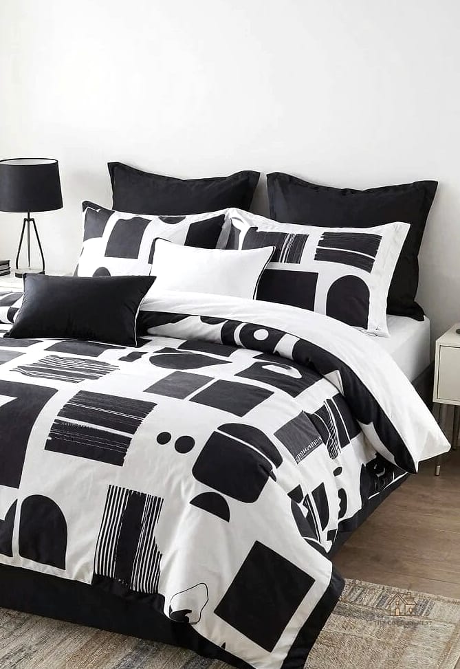 15 Chic Black And White Bedroom Ideas for a Beautiful Home 3 Graphic Black and White Bedding