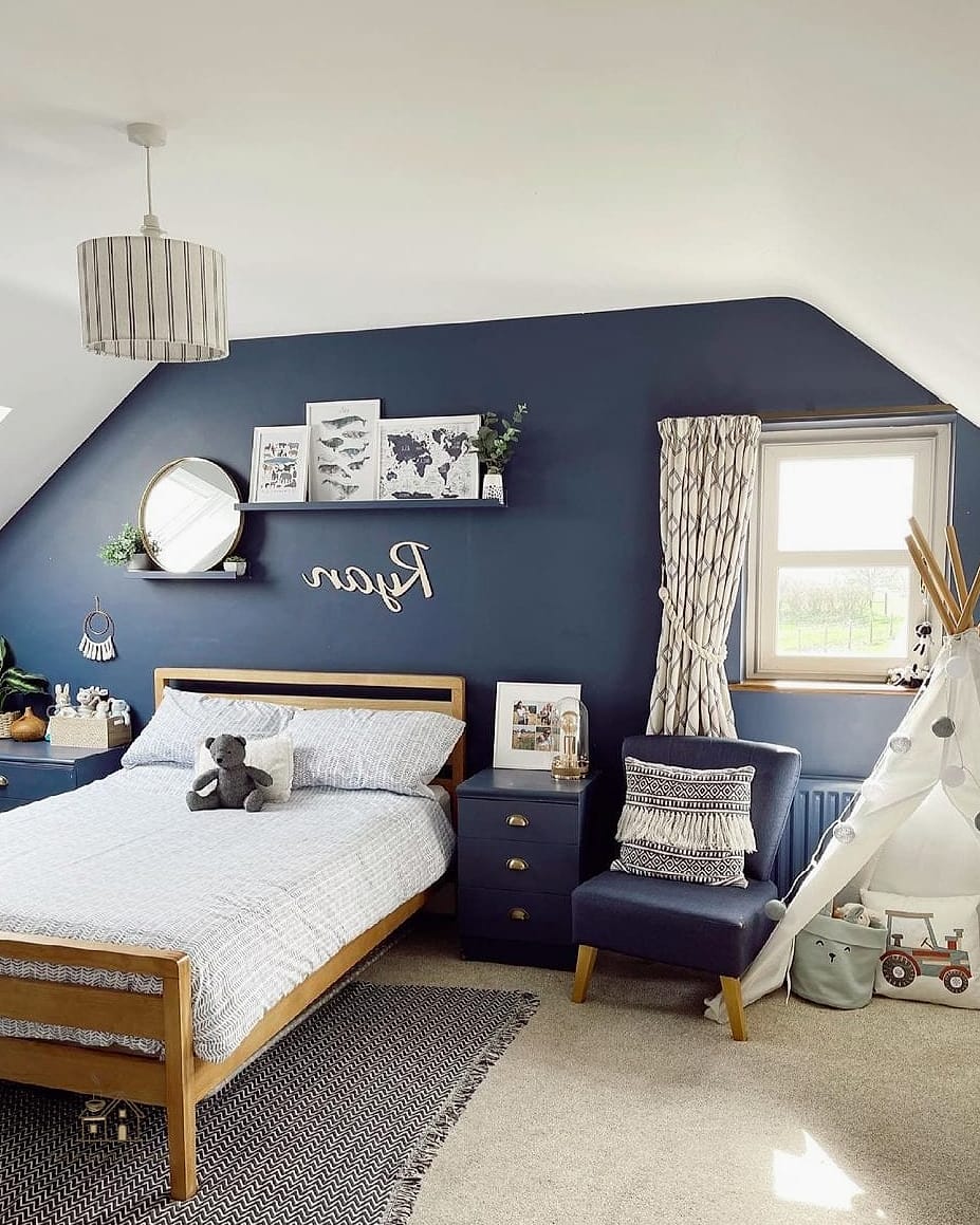 27 Creative Preteen Boys Bedroom Ideas That Will Inspire You 2 Moody Navy and Charcoal Color Scheme