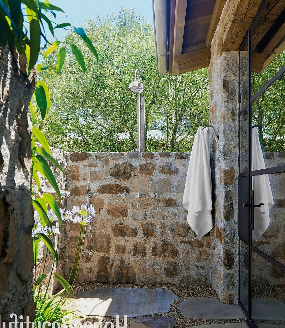 25 Stunning Outdoor Shower Ideas You'll Absolutely Love 3 Stone Floor with Pebble Drainage