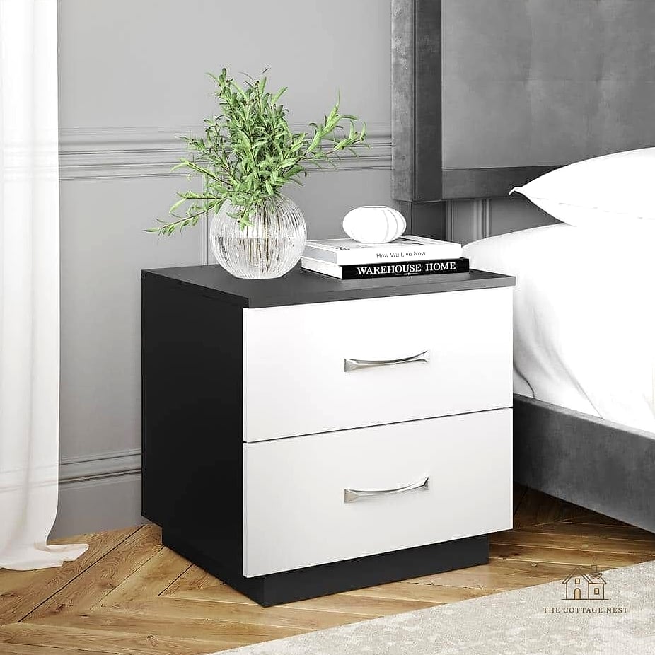 15 Chic Black And White Bedroom Ideas for a Beautiful Home 12 Two-Tone Nightstands