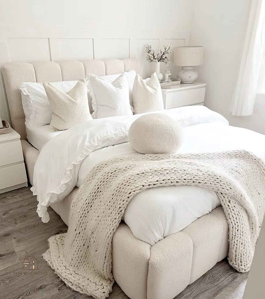 24 Clever Cozy Bedroom Ideas for Every Style 22 A Velvet or Boucle Accent Chair