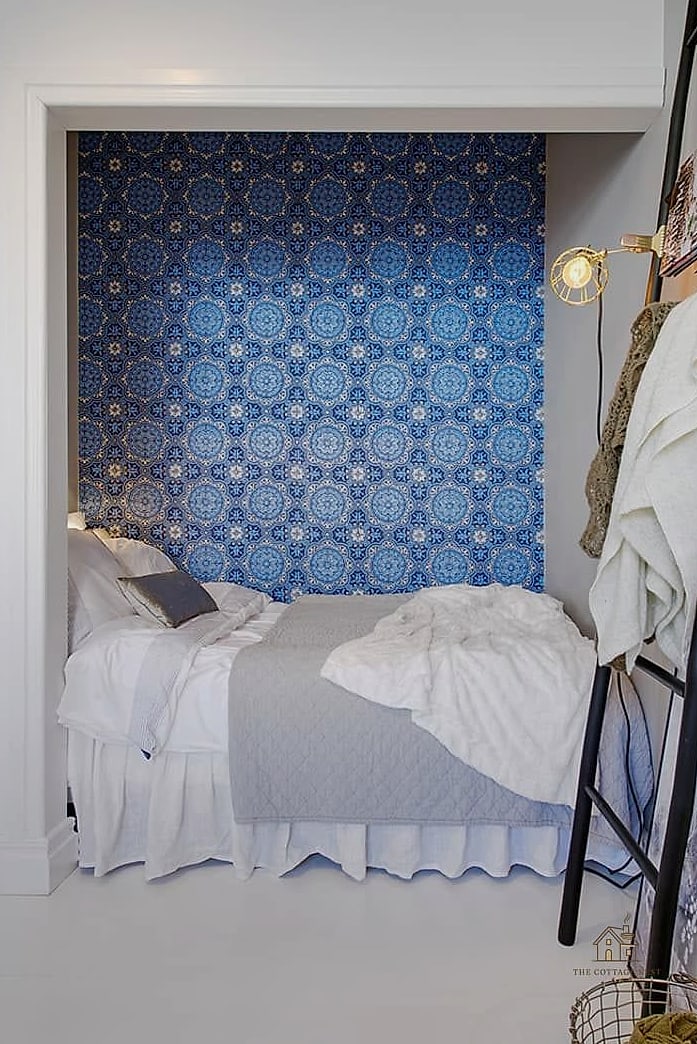 Wallpaper on a Single Alcove or Niche