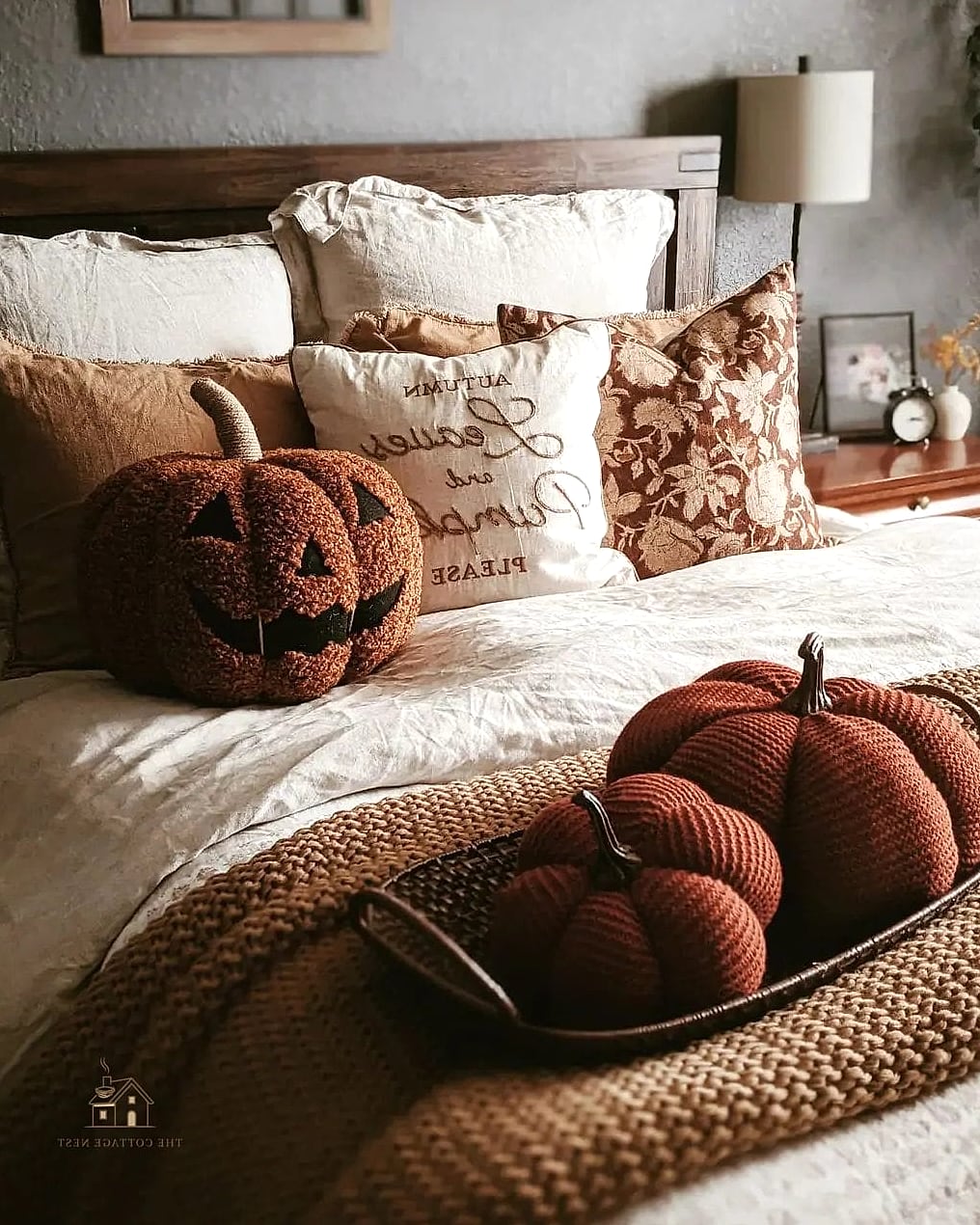 35 Stunning Fall Bedding You'll Absolutely Love 34 Amber and Gold Accent Bedding