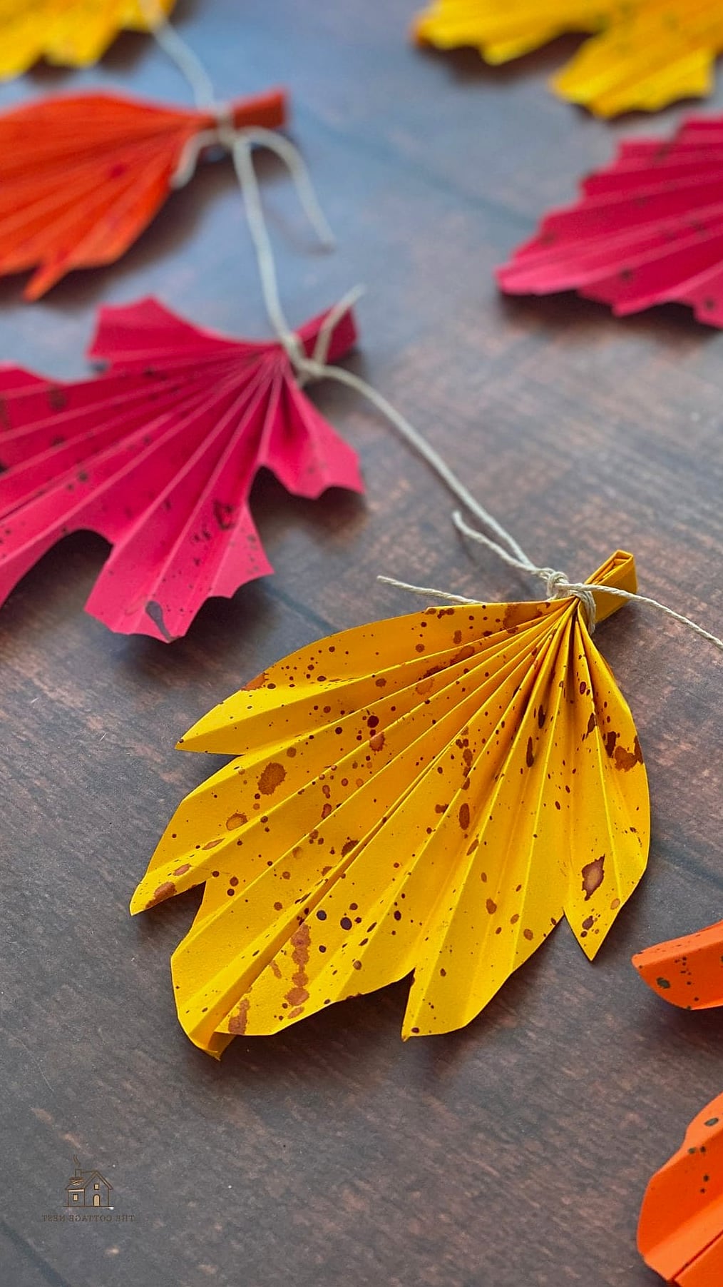 30 Quick Diy Fall Table Centerpieces on a Budget 4 Autumn Leaf Runner