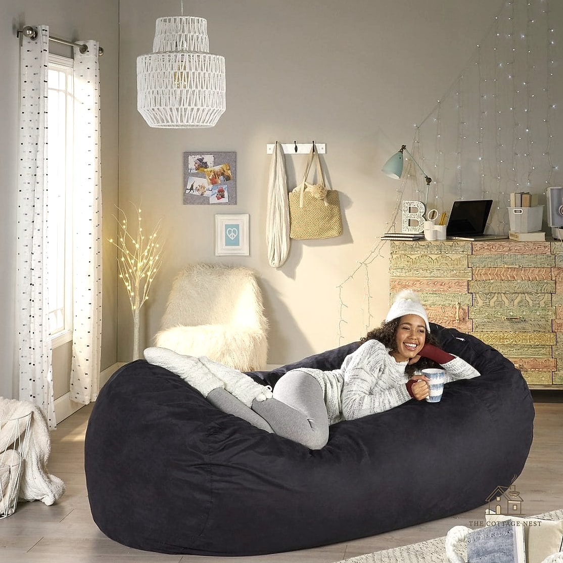 25 Gorgeous Dorm Room Ideas For Guys That Are Totally Doable 21 Bean Bag or Floor Cushion Lounge Spot