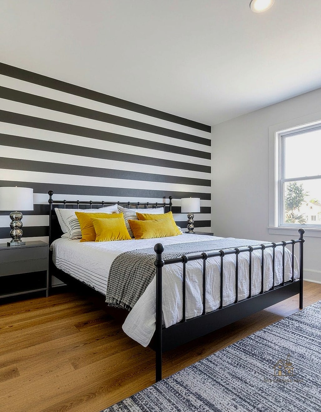 25 Stunning Bedroom Wallpaper Ideas You'll Absolutely Love 7 Bold Striped Wallpaper