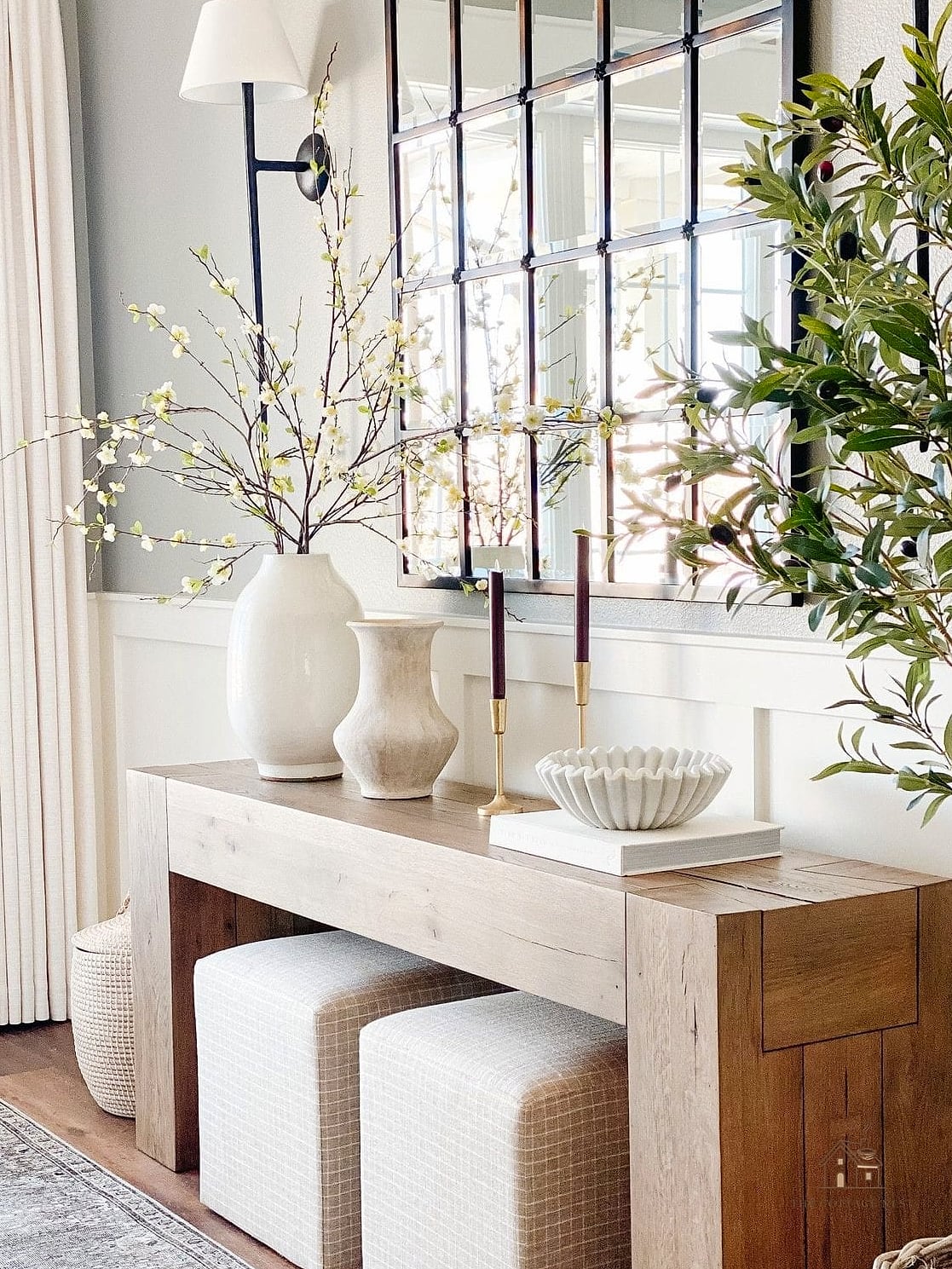25 Chic Entryway Table Decor Ideas for a Beautiful Home 7 A Bowl for Loose Change and Small Essentials