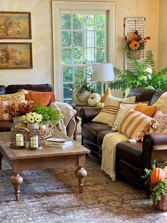 Bring In a Vintage or Vintage-Style Trunk