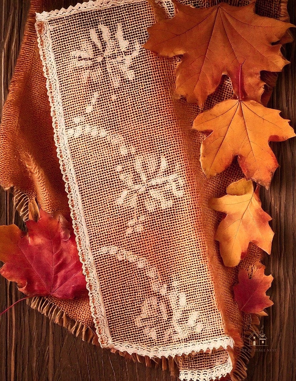 30 Quick Diy Fall Table Centerpieces on a Budget 15 Burlap and Lace Table Topper