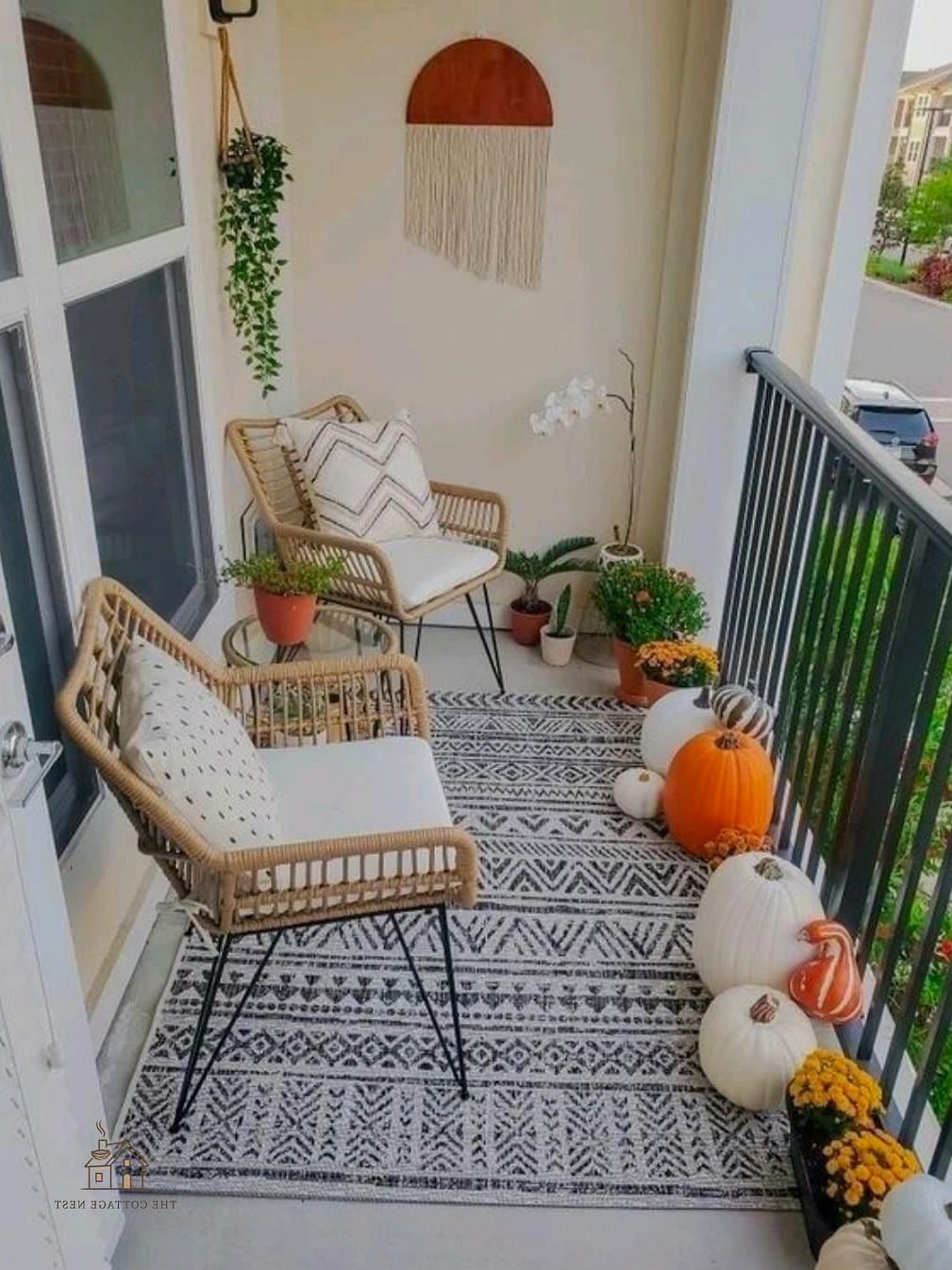 30 Cozy Fall Balcony Decor Apartment Worth Pinning 30 A Cinnamon Stick and Cranberry Centerpiece