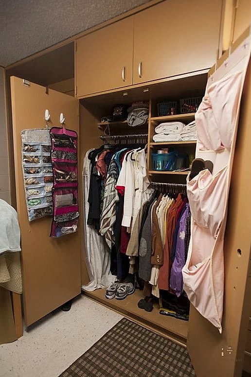 50 Amazing College Dorm Room Ideas For Guys on a Budget 20 Closet Door Mirror