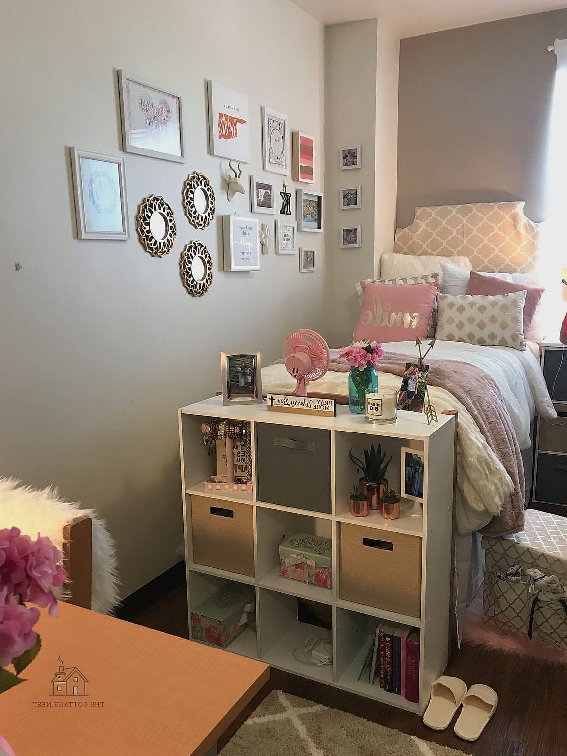 50 Amazing College Dorm Room Ideas on a Budget 21 DIY Photo String Display