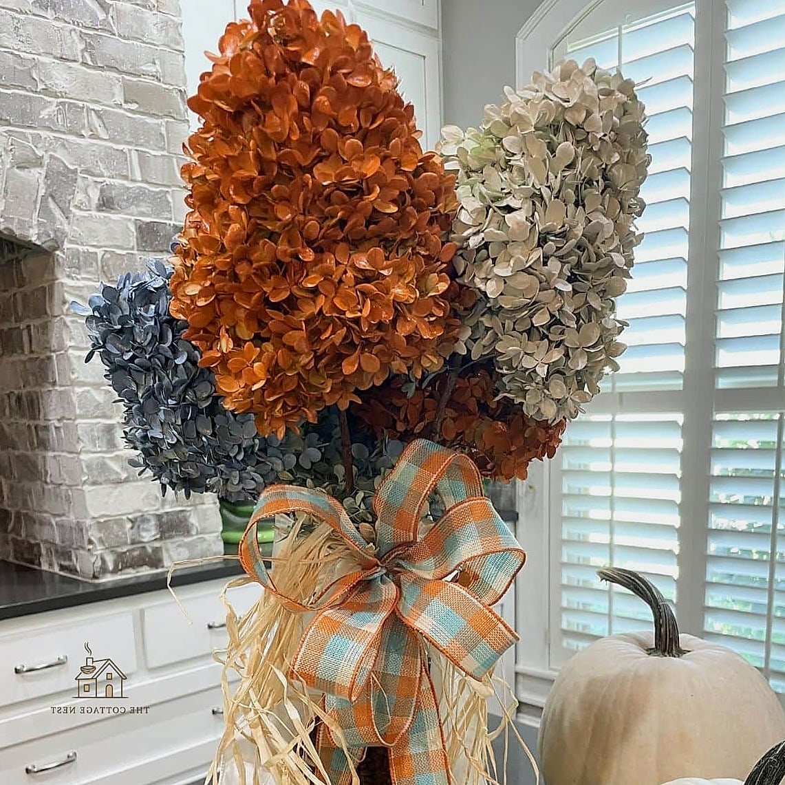30 Quick Diy Fall Table Centerpieces on a Budget 22 Dried Hydrangea Centerpiece