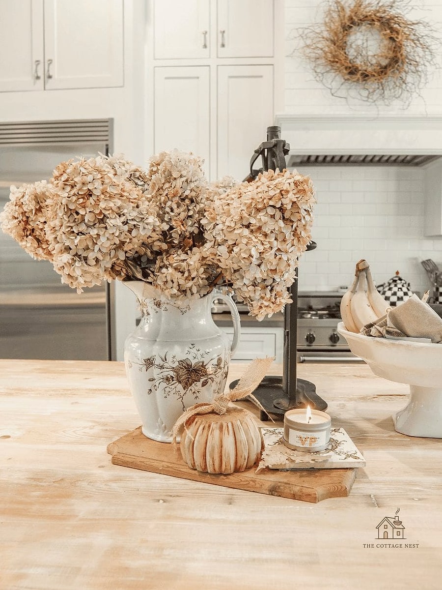 30 Stunning Fall Kitchen Decor Ideas That'll Make You Want to Cook All Season 24 Dried Hydrangeas in a Ceramic Vase