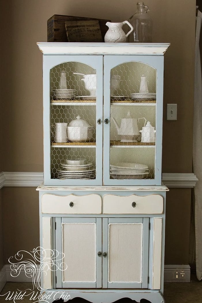 35 Gorgeous Farmhouse Dining Room Decor Ideas That Are Totally Doable 18 Farmhouse China Cabinet