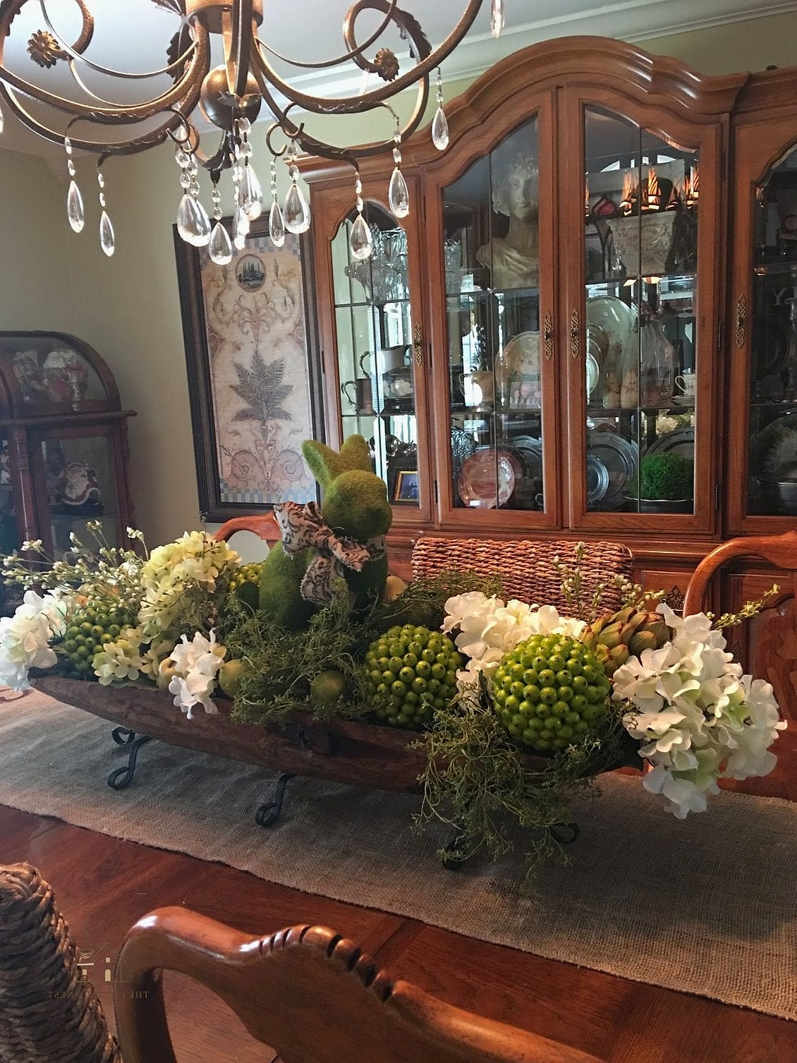 35 Gorgeous Farmhouse Dining Room Decor Ideas That Are Totally Doable 16 Farmhouse Style Centerpiece with Greenery