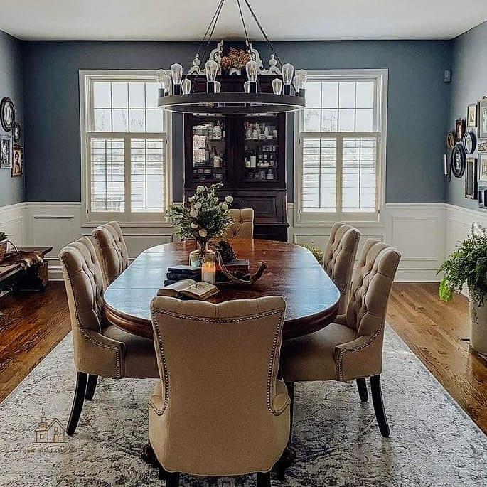 35 Gorgeous Farmhouse Dining Room Decor Ideas That Are Totally Doable 30 Farmhouse Style Chair Rail Molding