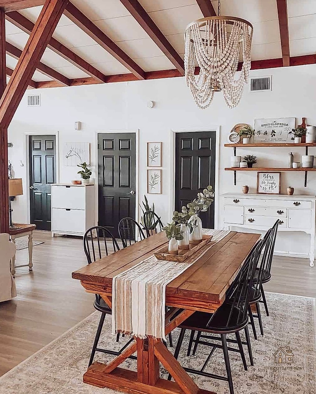 35 Gorgeous Farmhouse Dining Room Decor Ideas That Are Totally Doable 21 Farmhouse Table Runner
