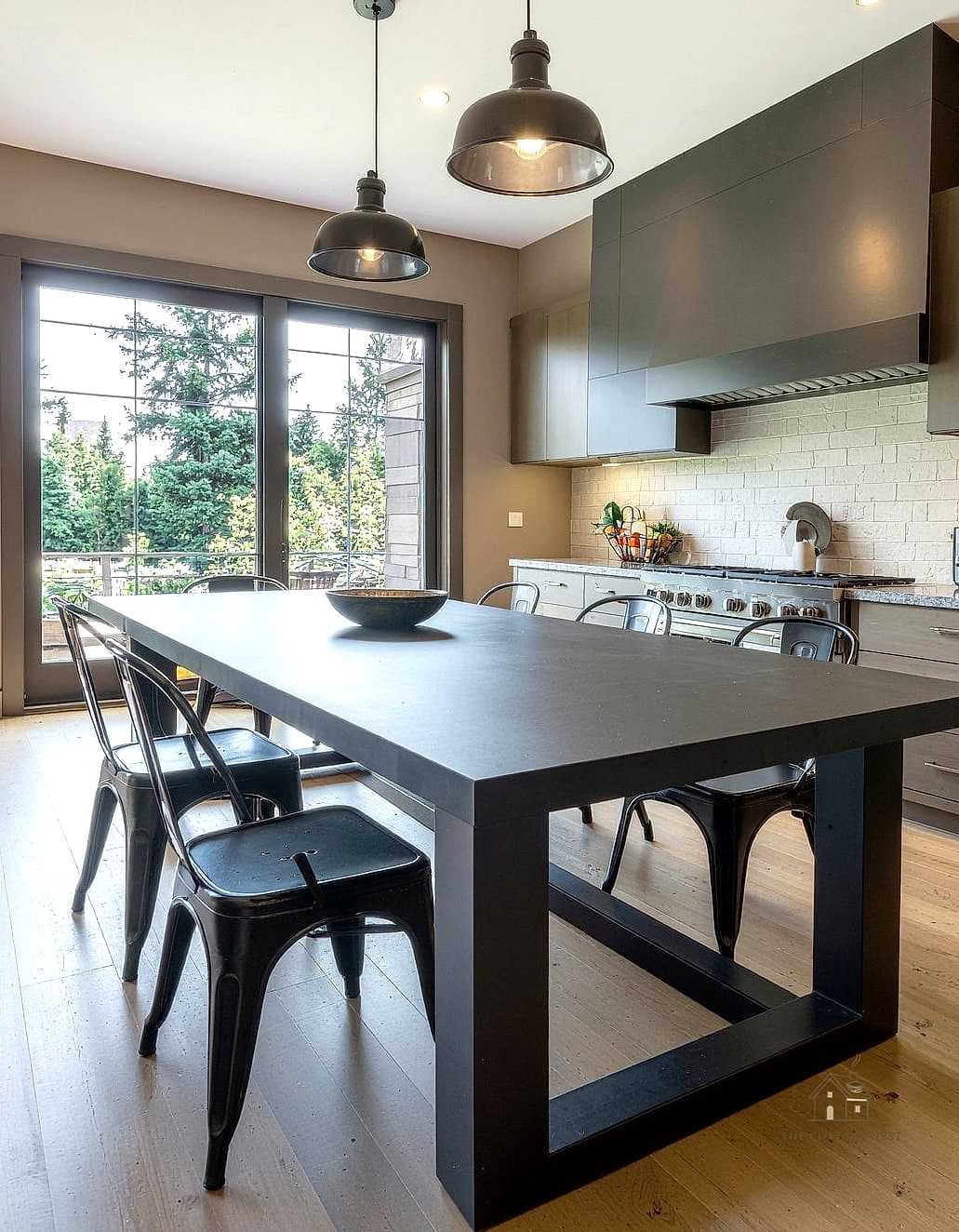 25 Chic Farmhouse Dining Room Table Ideas for a Beautiful Home 11 Farmhouse Table with Metal Accents