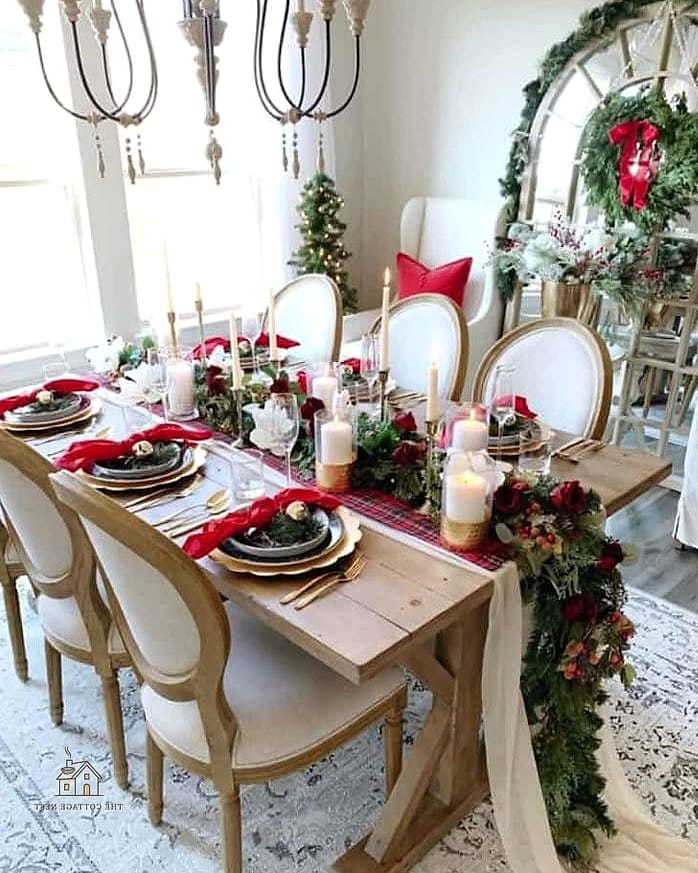 40 Beautiful Dining Room Table Decor Ideas to Transform Your Space 41 A Holiday-Ready Tablescape