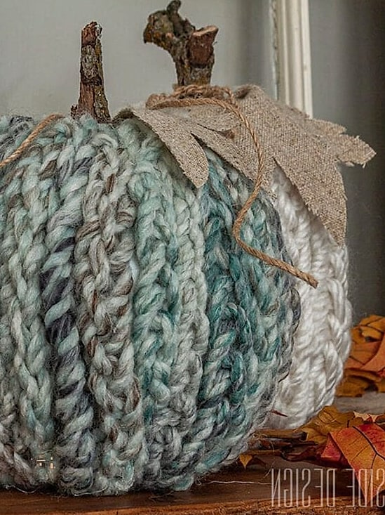 35 Creative Fall Living Room Decor That Will Inspire You 2 Layer in Chunky Knit Throws