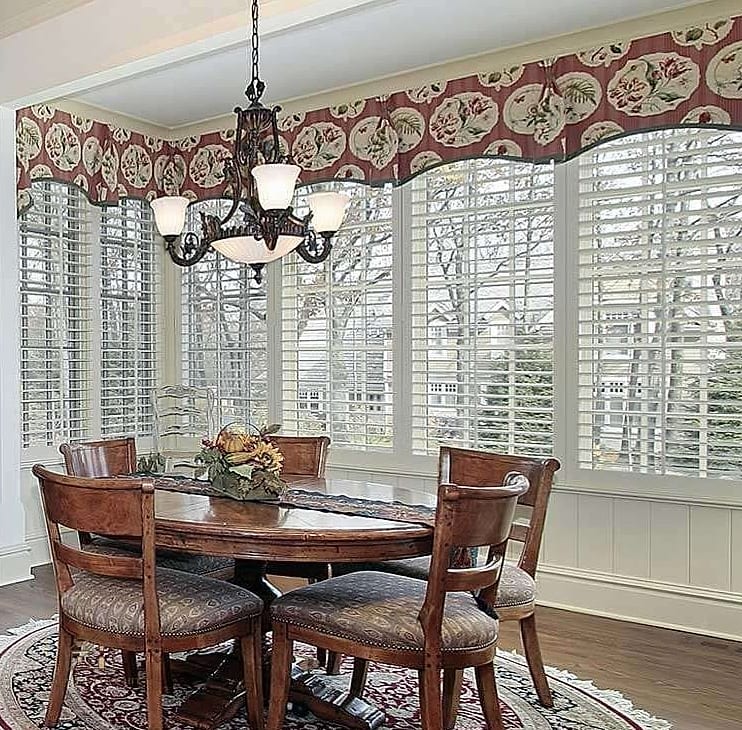 30 Amazing Dining Room Window Treatments on a Budget 29 Layered Blinds and Valance Combo