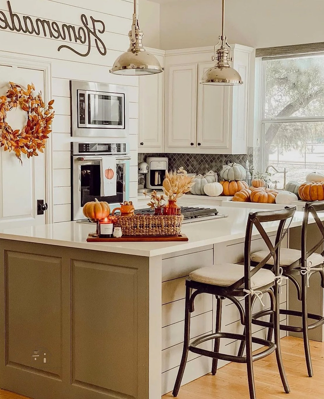 30 Stunning Fall Kitchen Decor Ideas That'll Make You Want to Cook All Season 23 Layered Rugs in Front of the Sink
