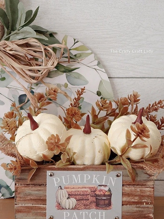 30 Quick Diy Fall Table Centerpieces on a Budget 2 Mini Pumpkin Trio in a Wooden Tray