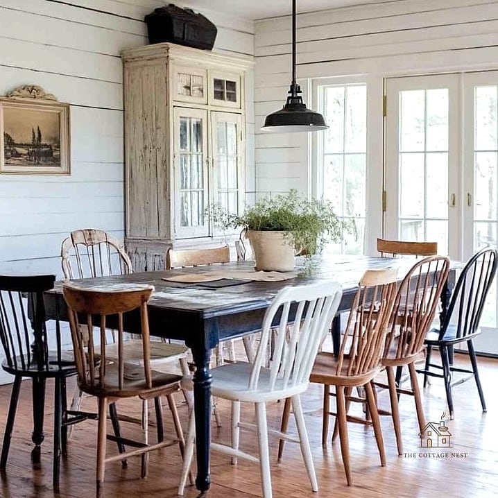 35 Gorgeous Farmhouse Dining Room Decor Ideas That Are Totally Doable 3 Mismatched Dining Chairs