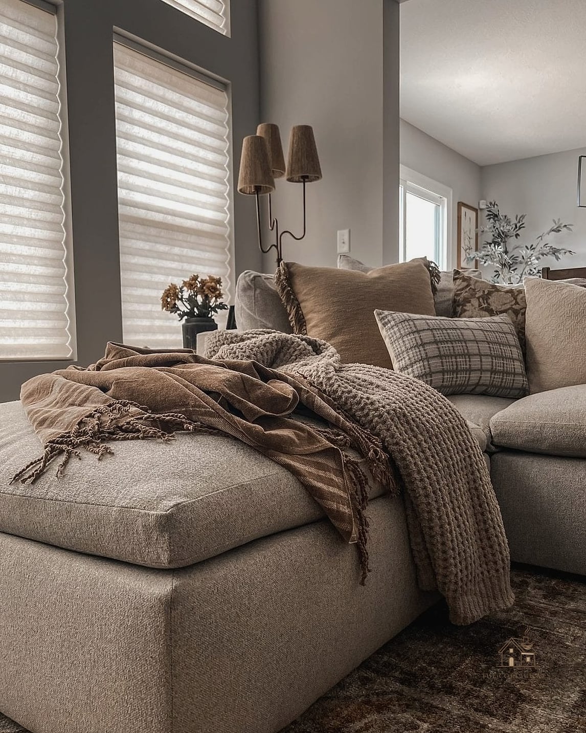 45 Gorgeous Fall Front Porch Decor Ideas That Are Totally Doable 38 A Neutral, Monochrome Palette