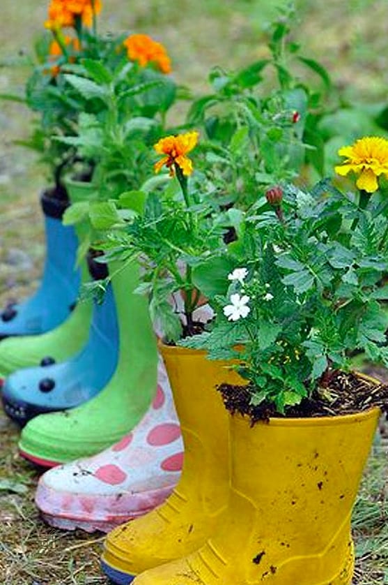 50 Clever Junk Garden Ideas Repurposed for Every Style 8 Old Boot Planters