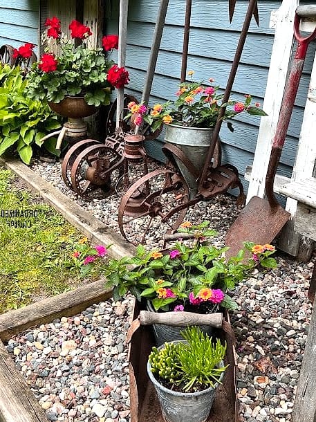 50 Clever Junk Garden Ideas Repurposed for Every Style 39 Old Screen Door Trellis