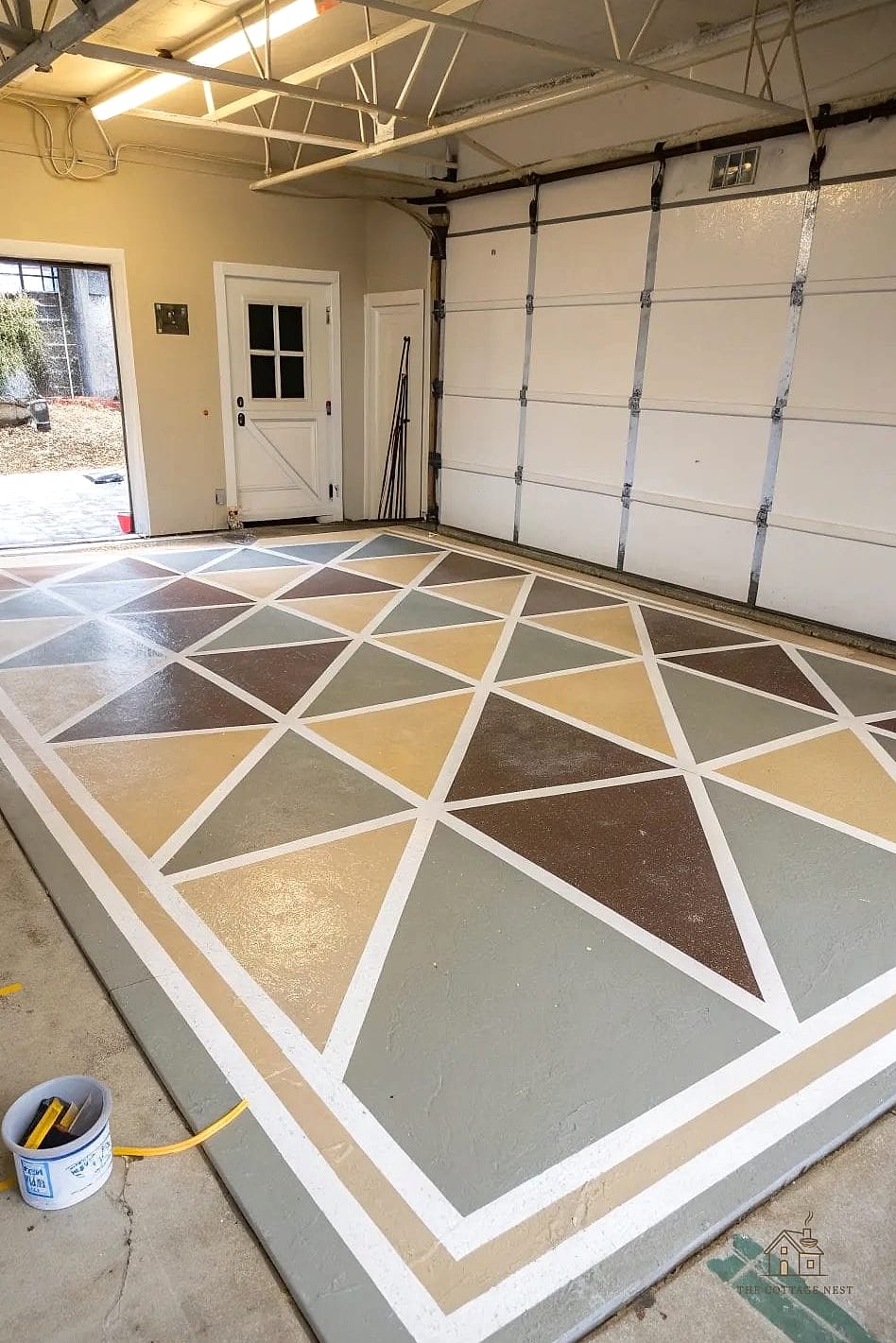 45 Chic Garage Painting Ideas for a Beautiful Home 32 Painted Diagonal Floor Stripes