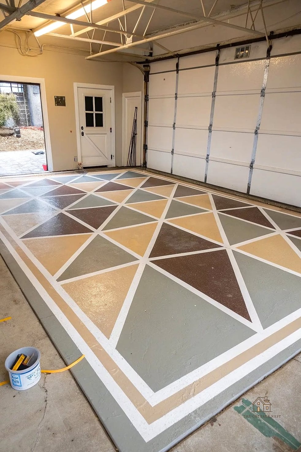 45 Chic Garage Painting Ideas for a Beautiful Home 47 Painted Floor Border Frame