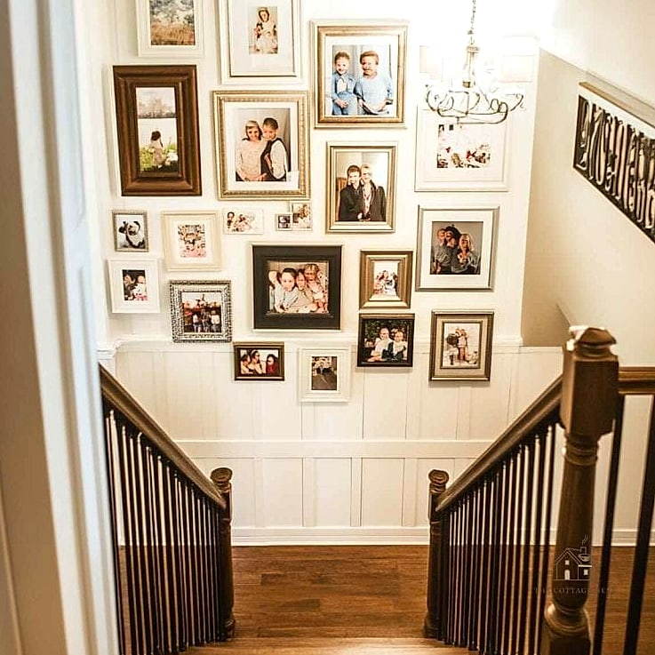 35 Creative Stair Landing Decor Ideas That Will Inspire You 33 A Personalized Family Message Board