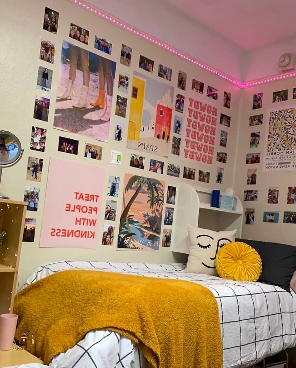 35 Brilliant Dorm Room Wall Decor to Copy Right Now 20 Photo Strip Curtain