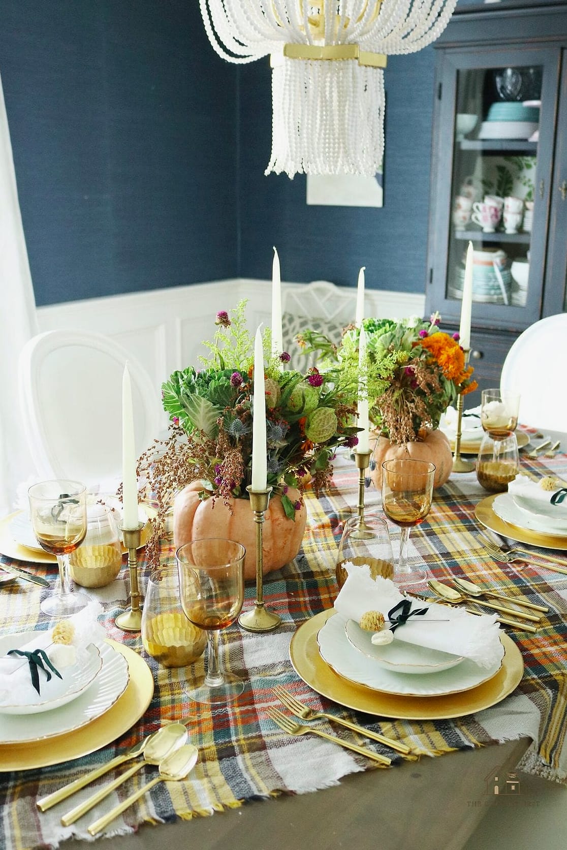 25 Stunning Fall Apartment Decor Ideas You'll Absolutely Love 14 A Plaid Table Runner for Your Dining Space